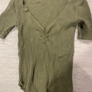 Knit short sleeve green khaki color top